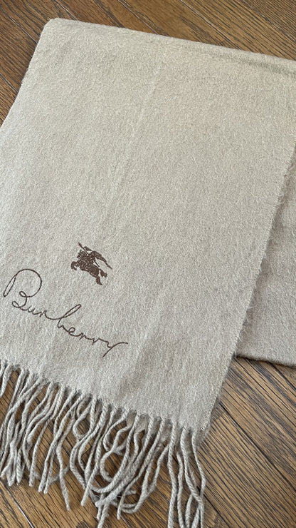 Rare BURBERRY cashmere scarf, solid color. Length: 152cm, Width: 31cm. 100% cashmere. Rare color, solid brown.
