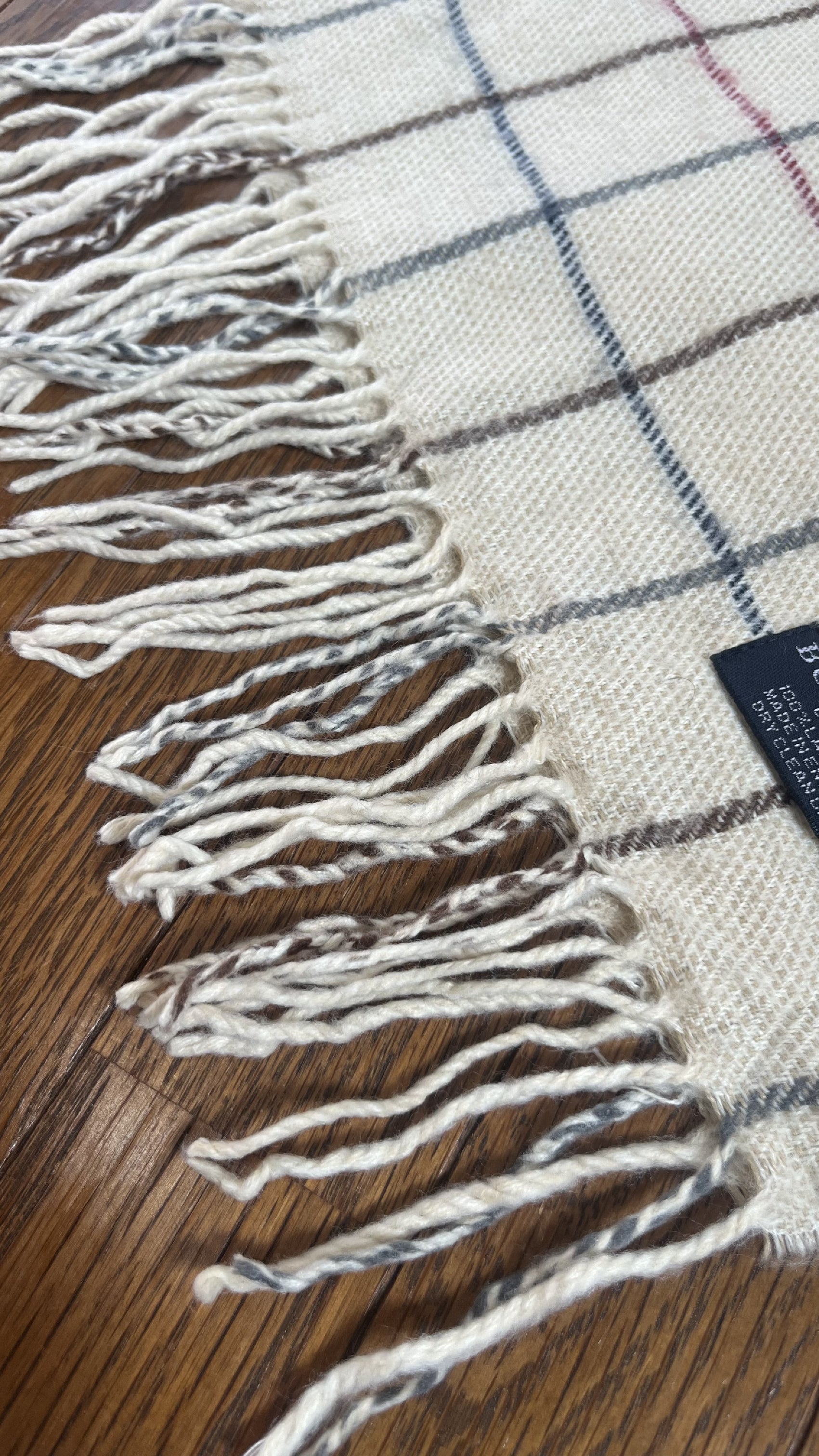 Rare BURBERRY Nova Check Scarf, Length: 144cm, Width: 31cm, 100% Wool, Rare Color: Nova Check, White Check
