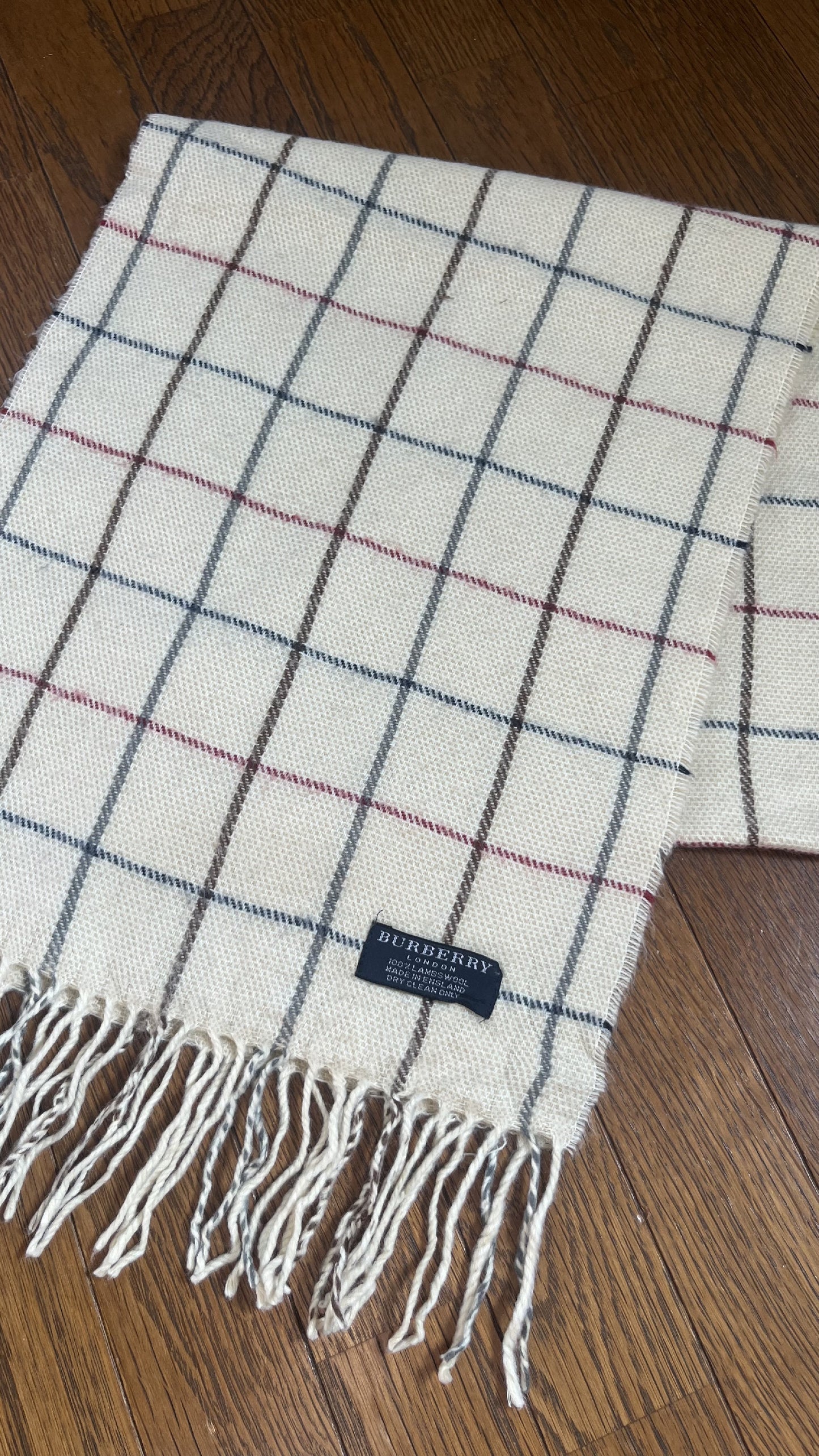 Rare BURBERRY Nova Check Scarf, Length: 144cm, Width: 31cm, 100% Wool, Rare Color: Nova Check, White Check