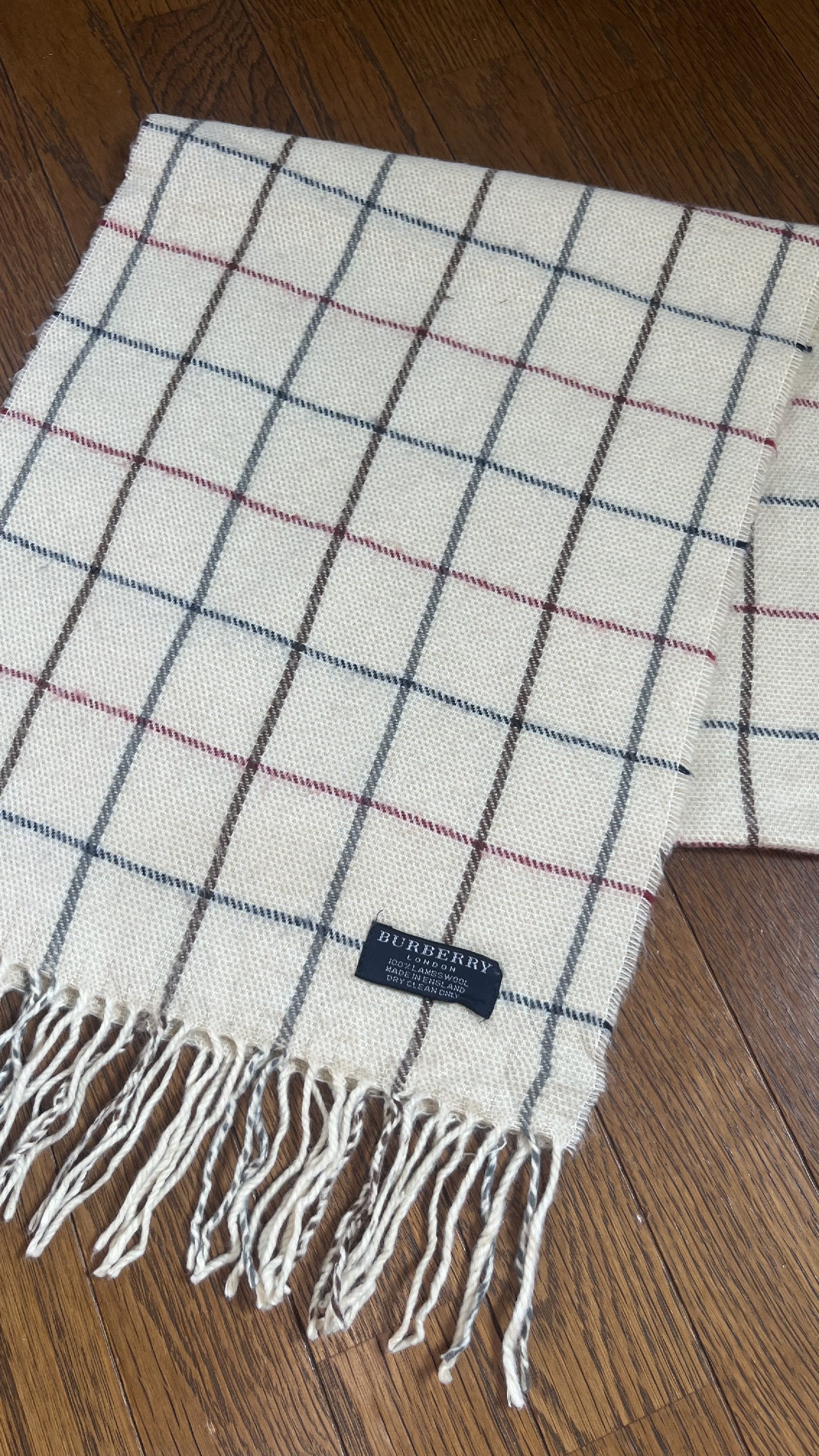 Rare BURBERRY Nova Check Scarf, Length: 144cm, Width: 31cm, 100% Wool, Rare Color: Nova Check, White Check