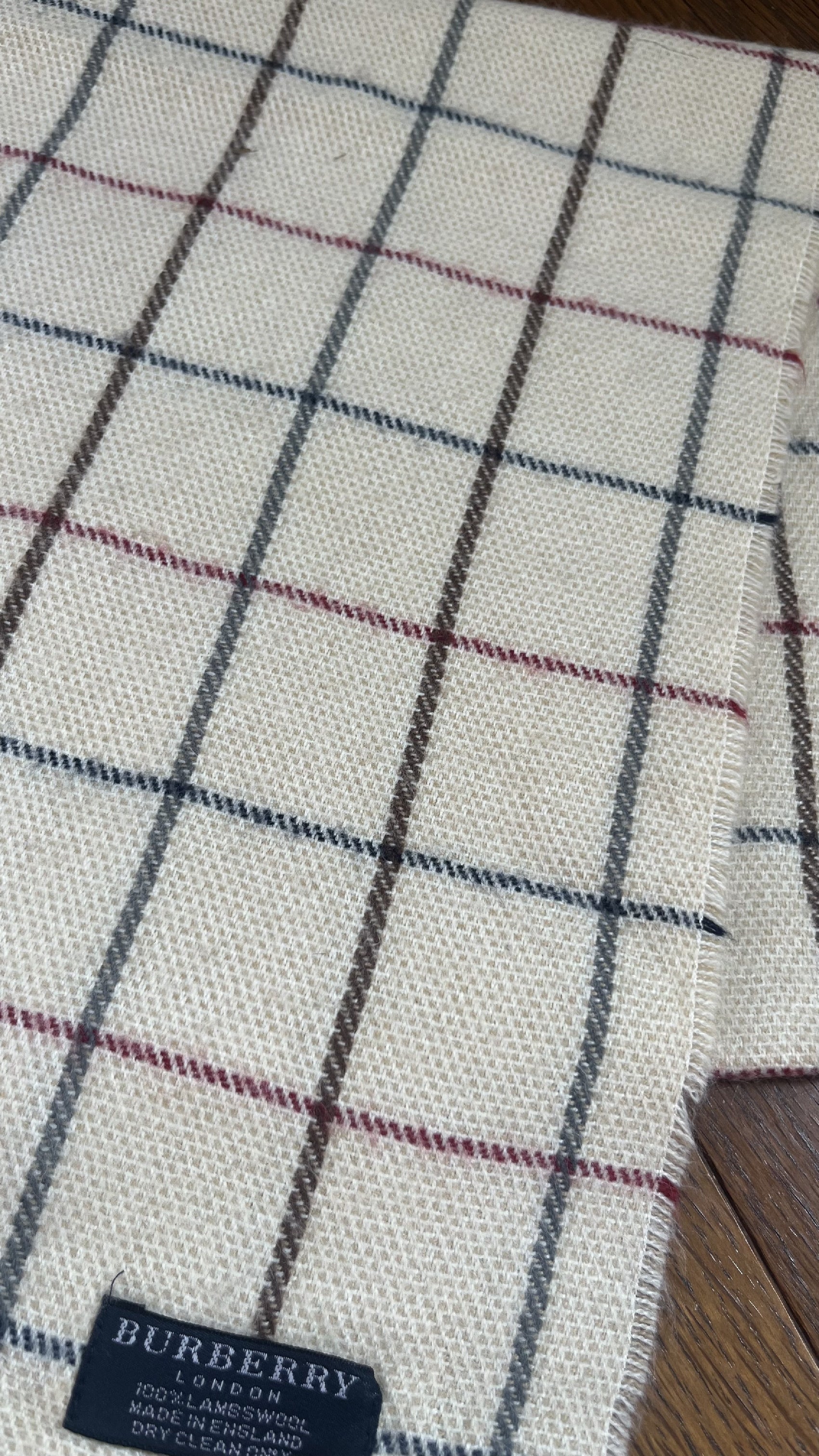 Rare BURBERRY Nova Check Scarf, Length: 144cm, Width: 31cm, 100% Wool, Rare Color: Nova Check, White Check