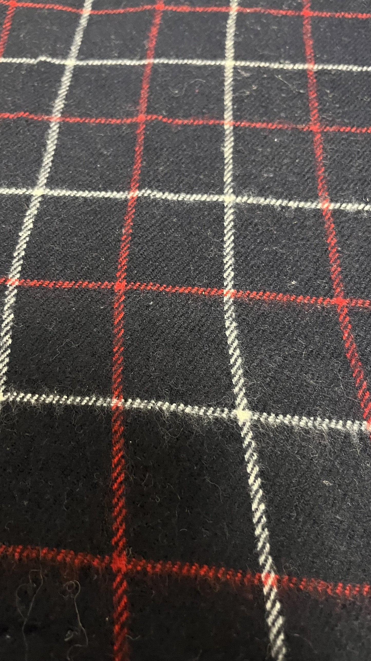 BURBERRY [Rare] BURBERRY Scarf Length: 150cm Width: 31cm 100% Wool Rare Color Navy Scarf