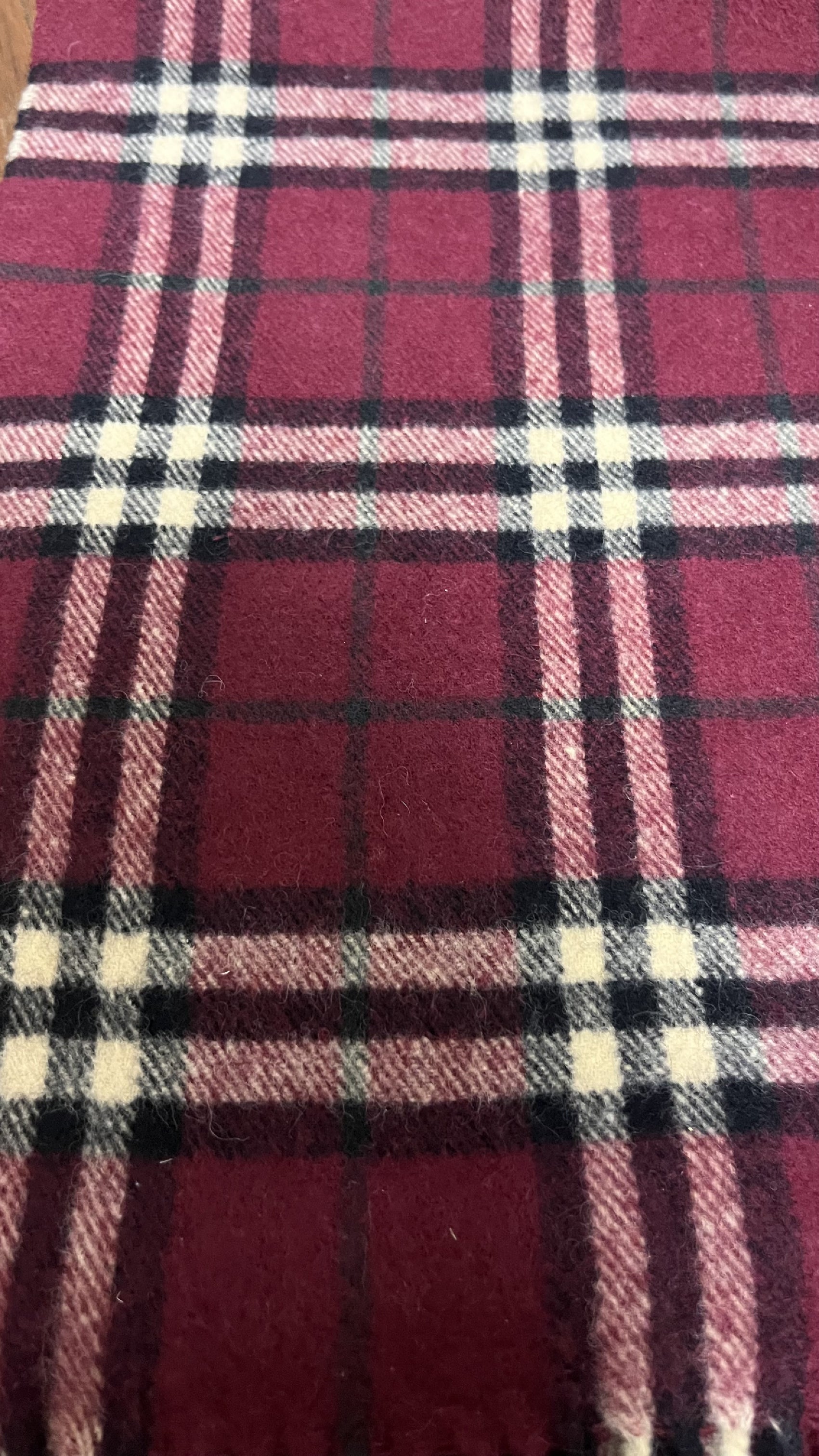 BURBERRY [Rare] Cashmere Scarf Length: 158cm Width: 30cm 100% Cashmere Rare Color Red Scarf