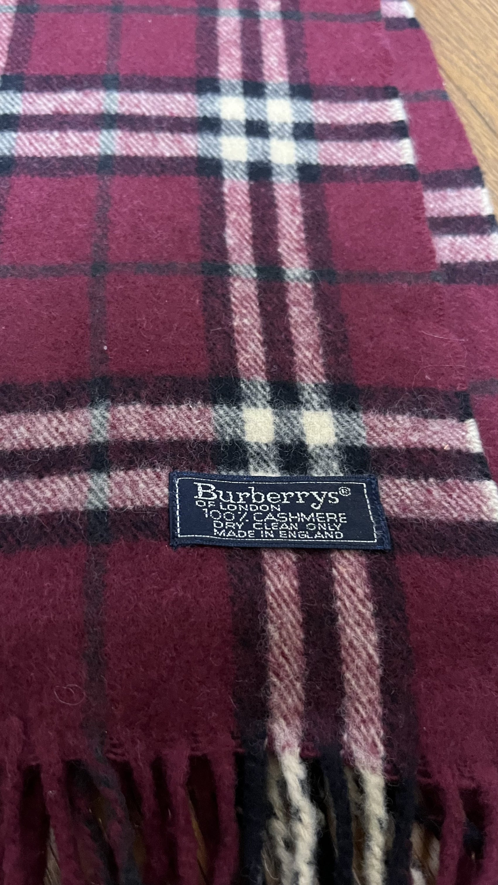 BURBERRY [Rare] Cashmere Scarf Length: 158cm Width: 30cm 100% Cashmere Rare Color Red Scarf