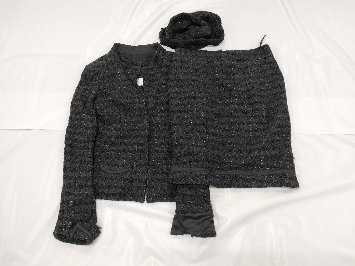 CHANEL P25992V16338 Glitter Tweed Jacket Set Size 38 Other Apparel