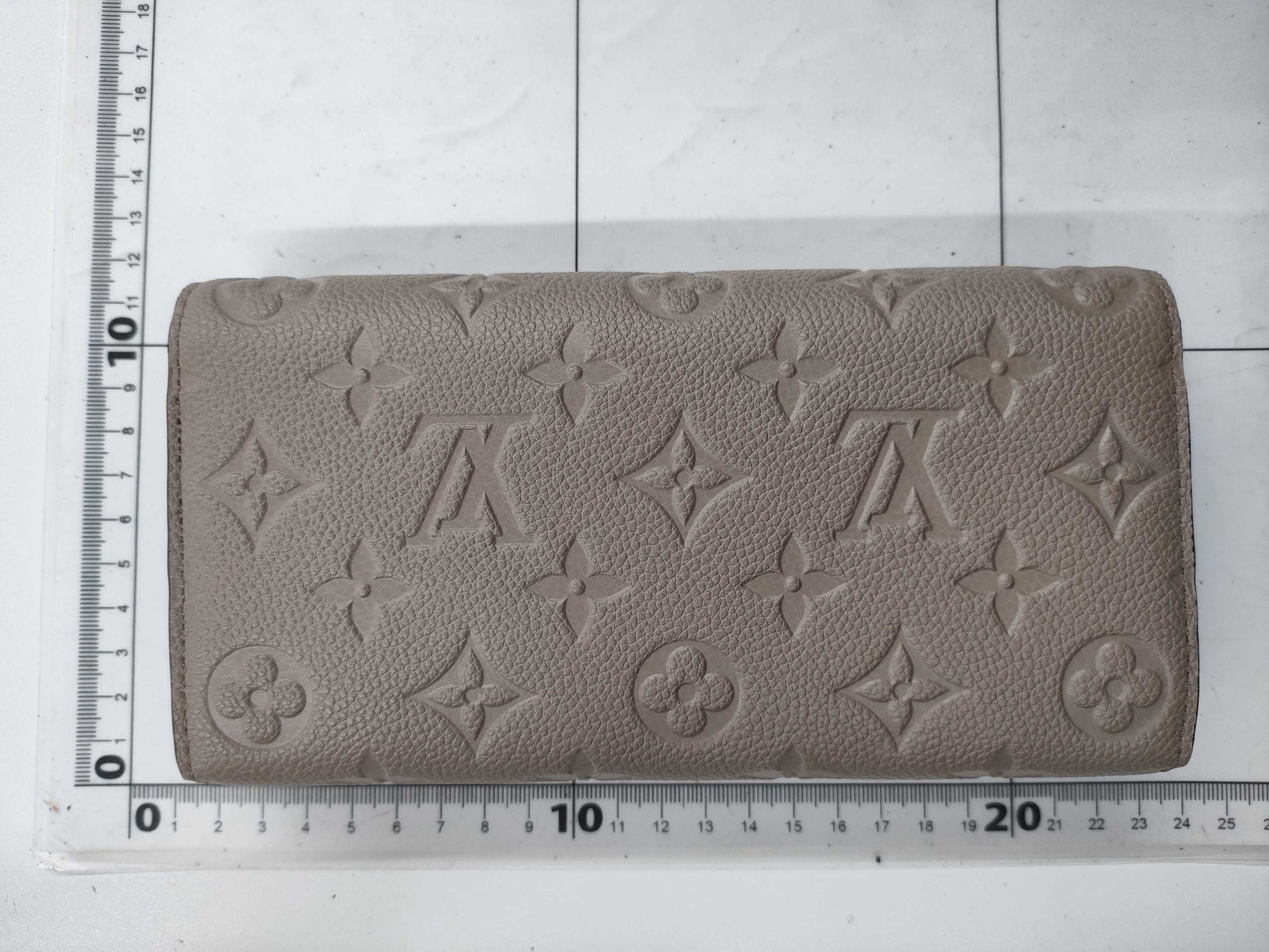 LOUIS VUITTON Vuitton M82256 Unplanted Portefeuille Sala Tourtrail Wallet