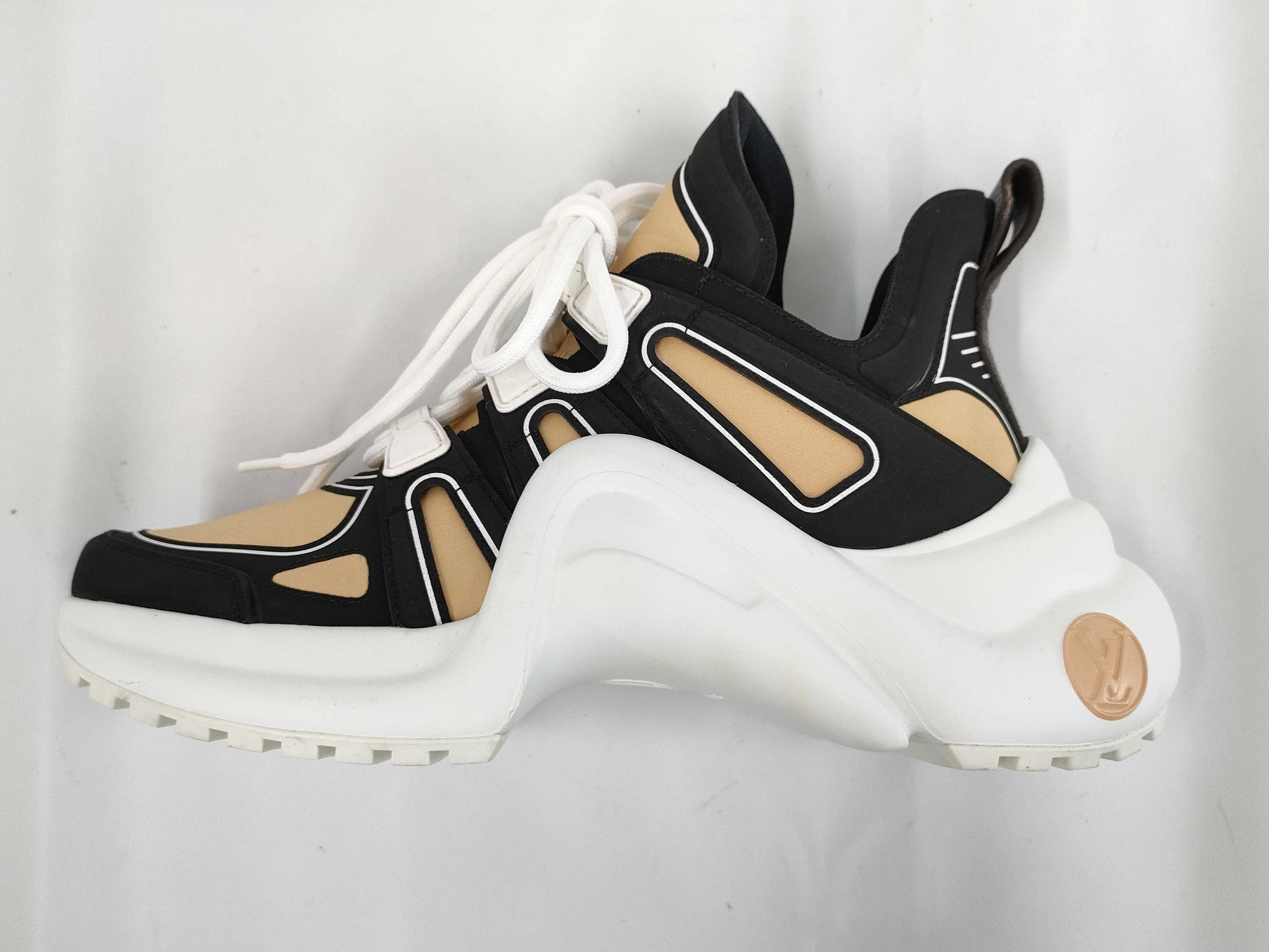 LOUIS VUITTON Arclight size 34.5 sneakers