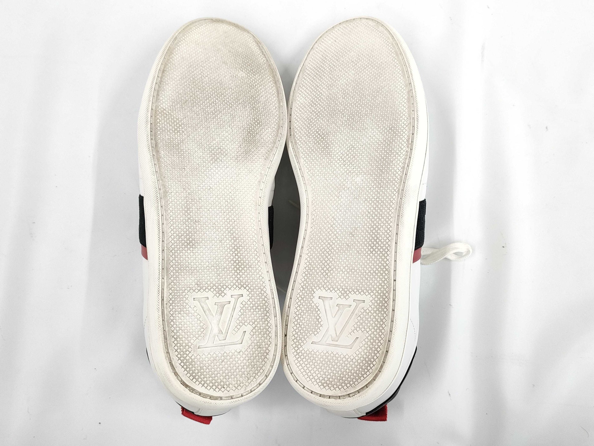 LOUIS VUITTON Sneakers L V Size 8 Sneakers