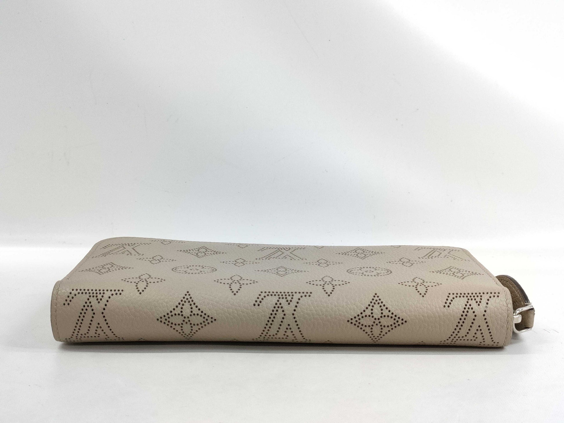 LOUIS VUITTON M69821 Monogram Mahina Zippy Wallet, Greige, with Box and Dust Bag