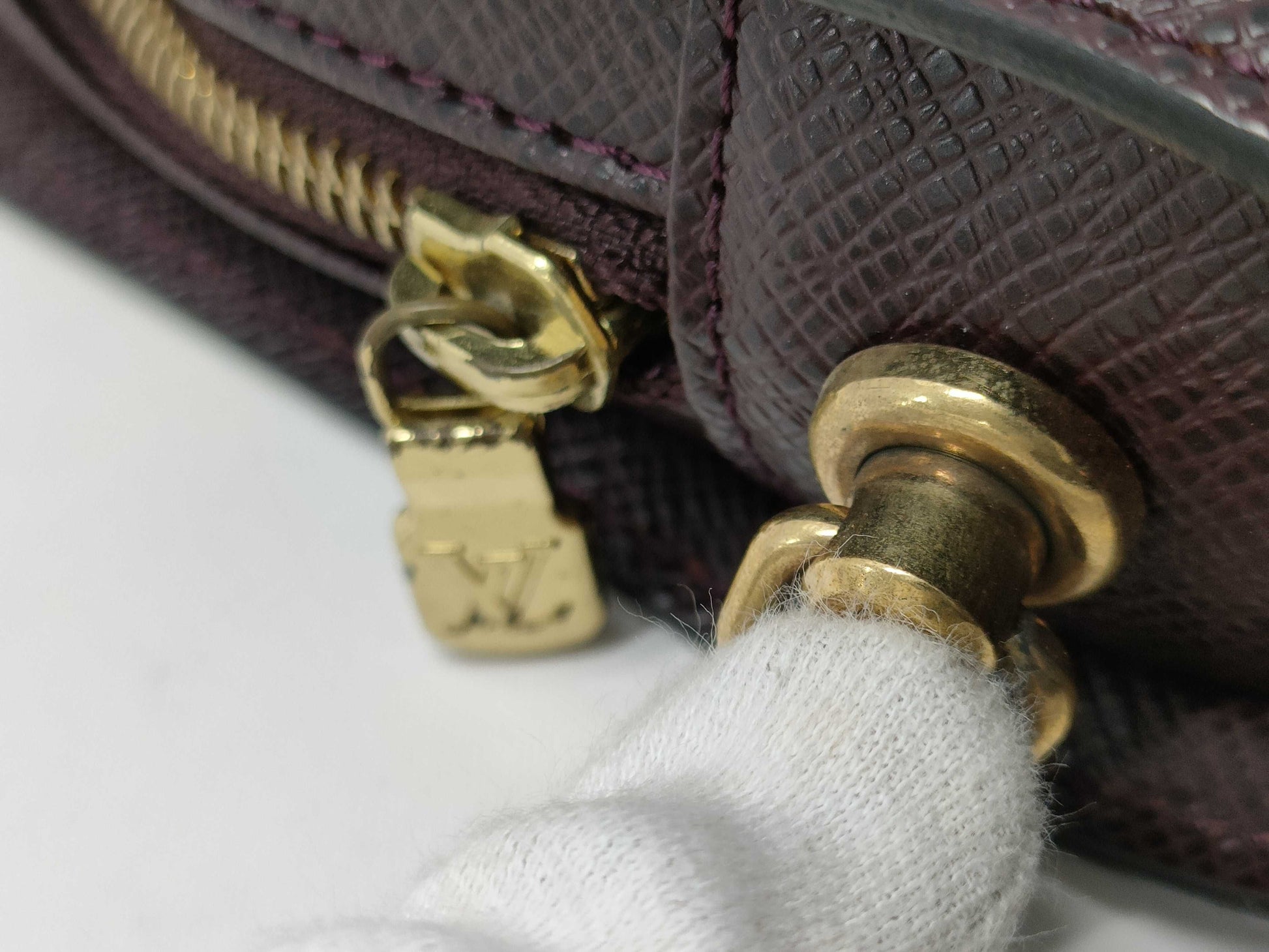 LOUIS VUITTON M30186 Taiga Baikal Acajou Clutch Bag