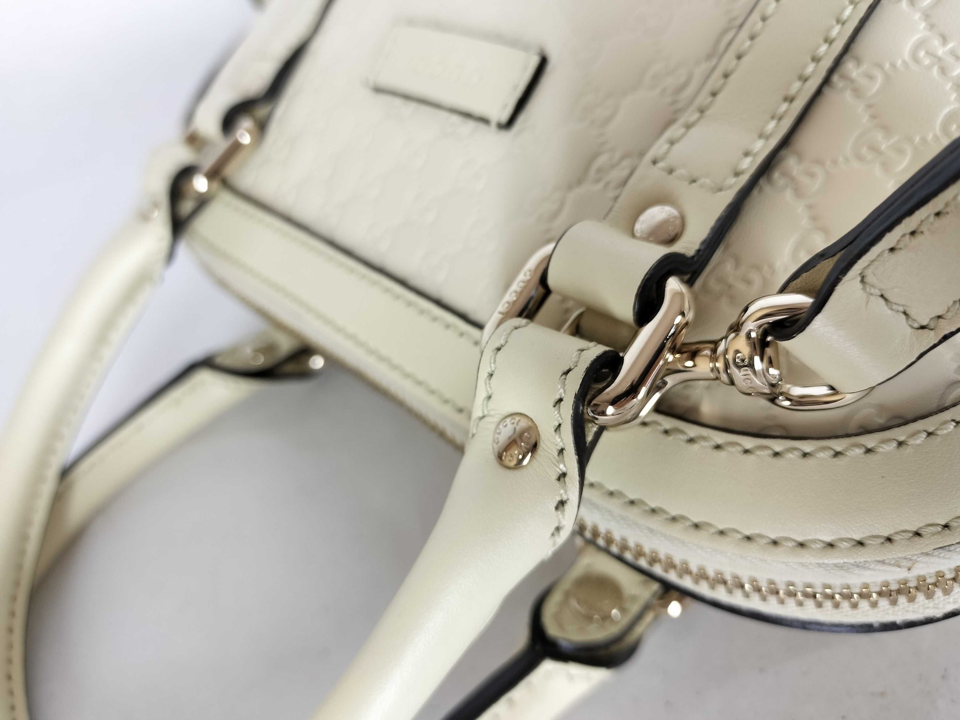 GUCCI GG Micro GG Shoulder Bag White Shoulder Bag