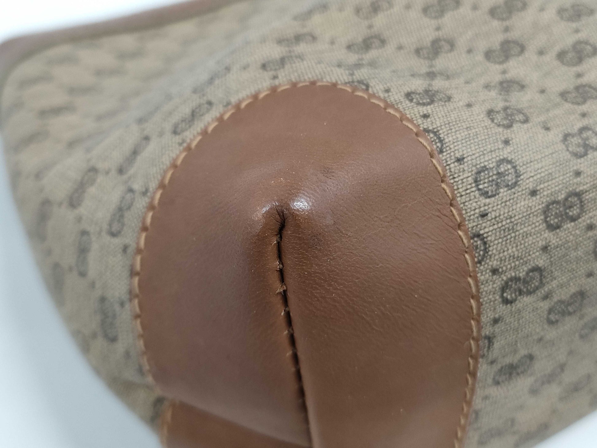 GUCCI Micro GG Pouch