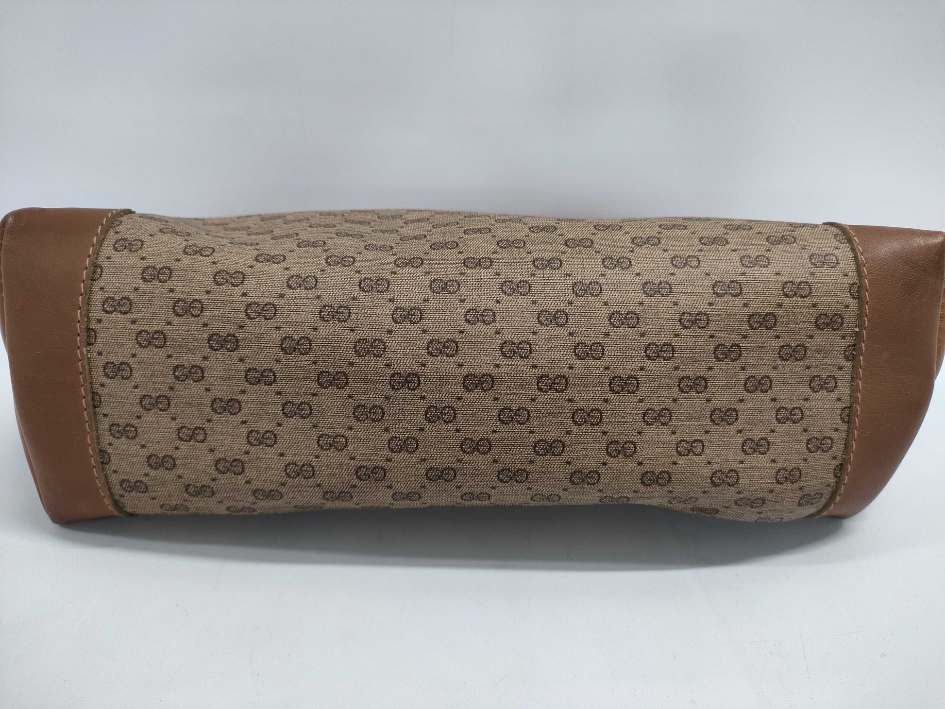 GUCCI Micro GG Pouch
