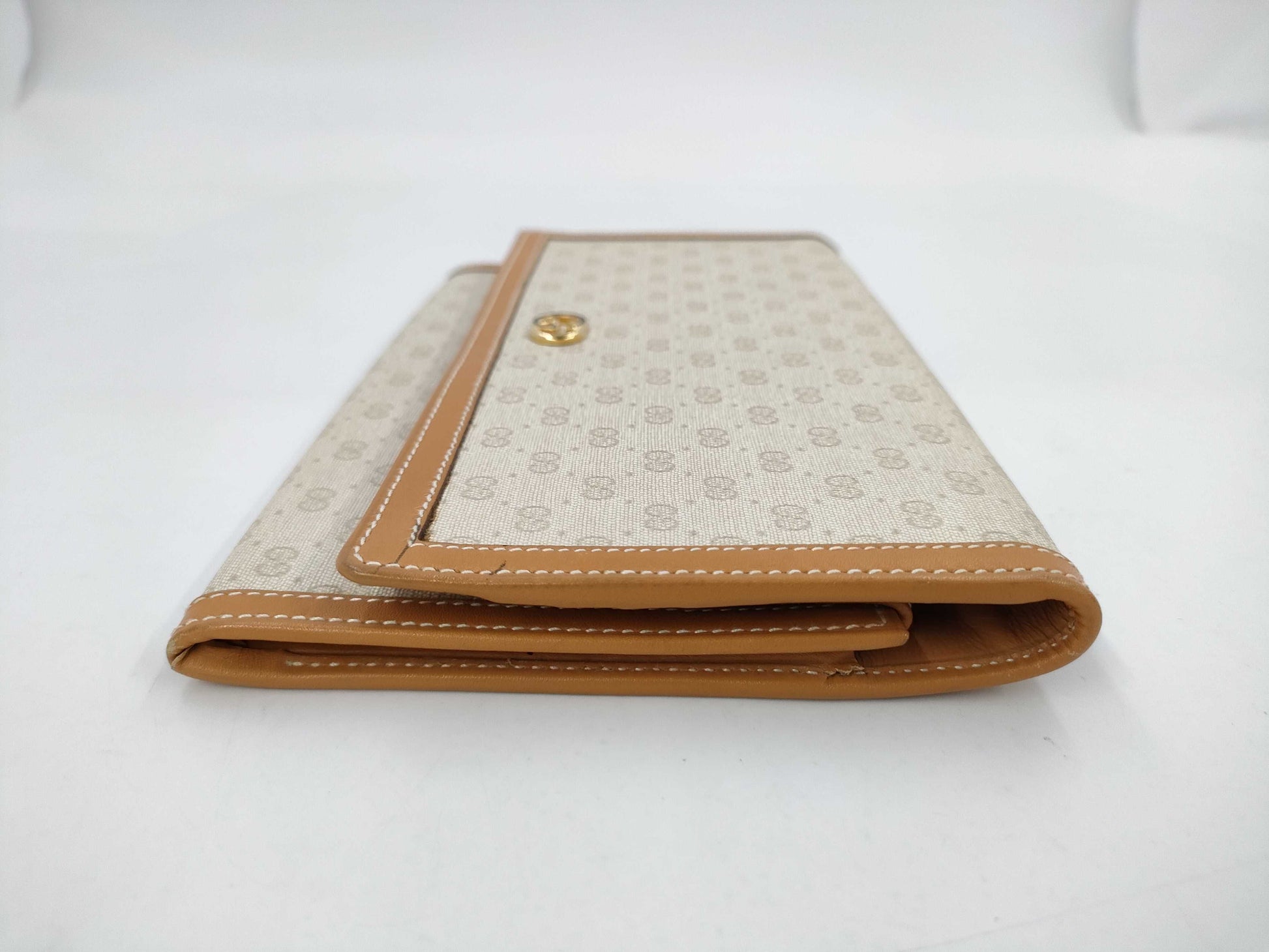 GUCCI Gucci MicroGG Wallet White Wallet