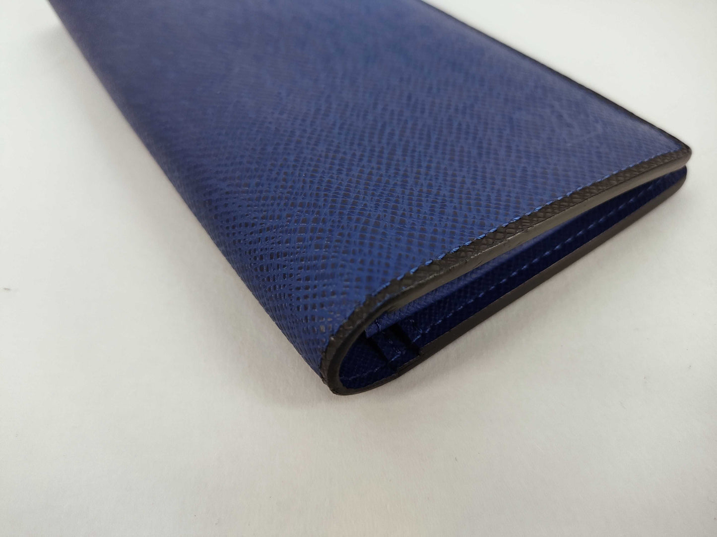 LOUIS VUITTON Taiga Vuitton Taiga Brazza Wallet