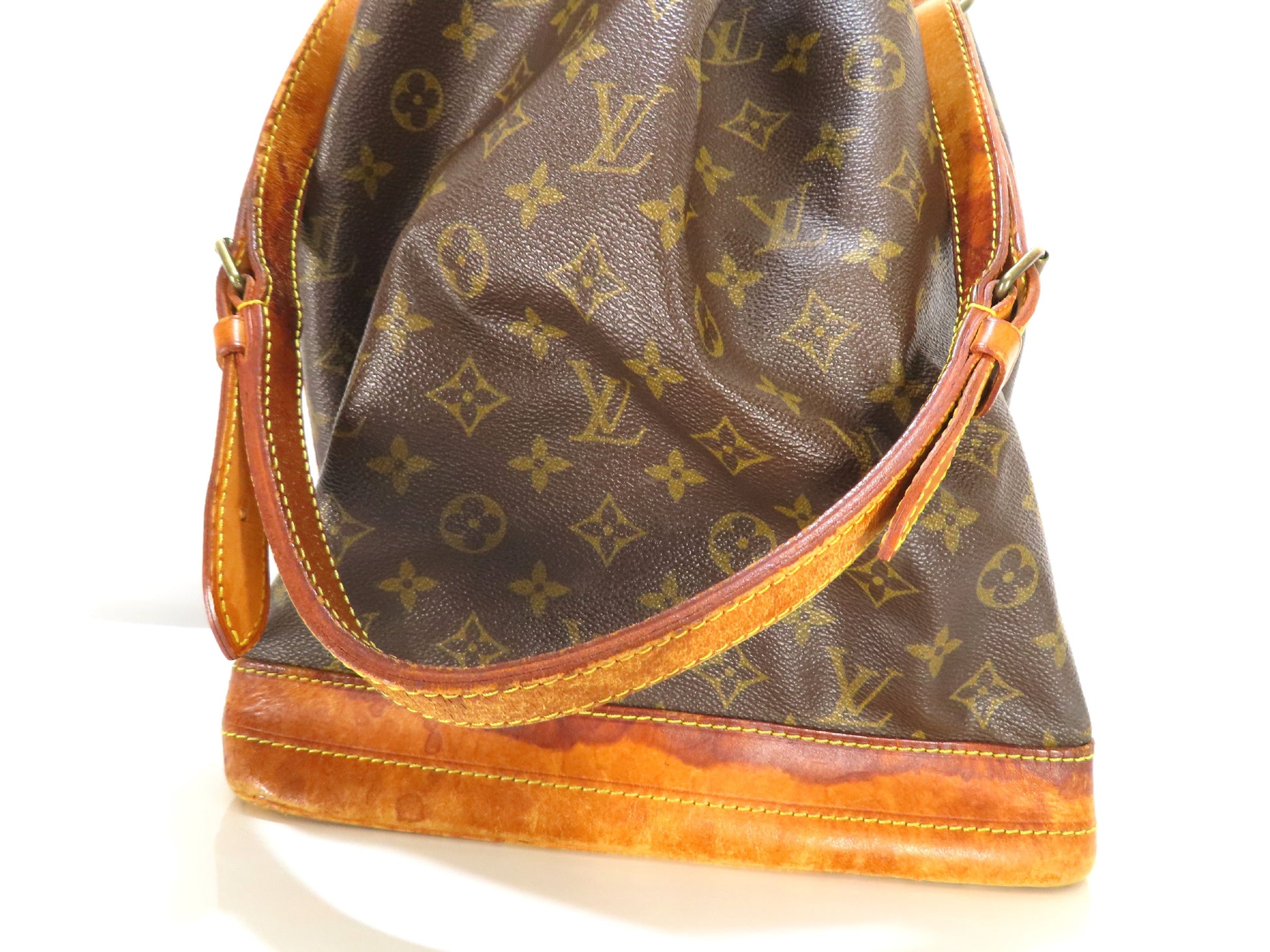LOUIS VUITTON Monogram Noe Shoulder Bag Drawstring Shoulder Bag