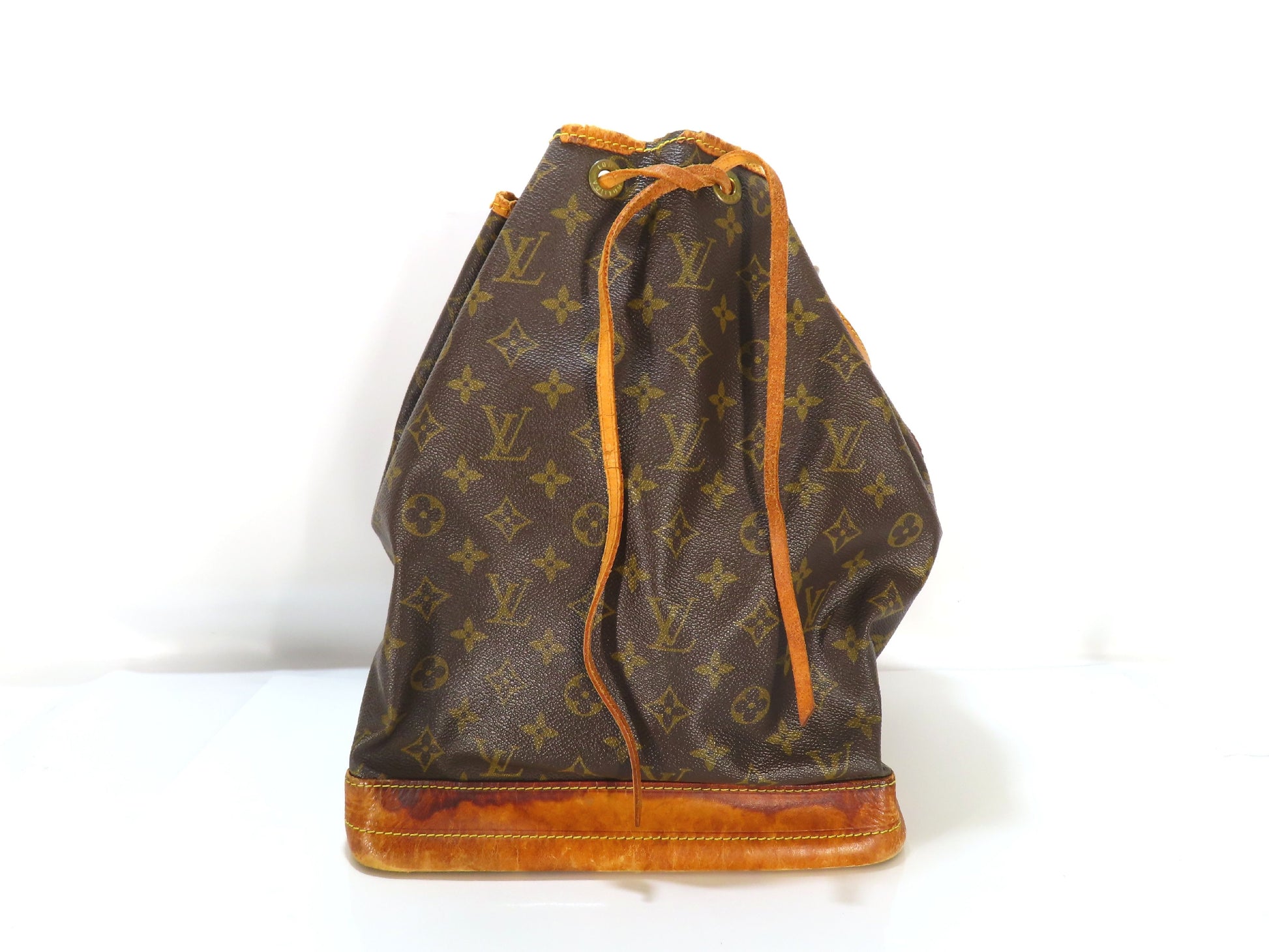 LOUIS VUITTON Monogram Noe Shoulder Bag Drawstring Shoulder Bag