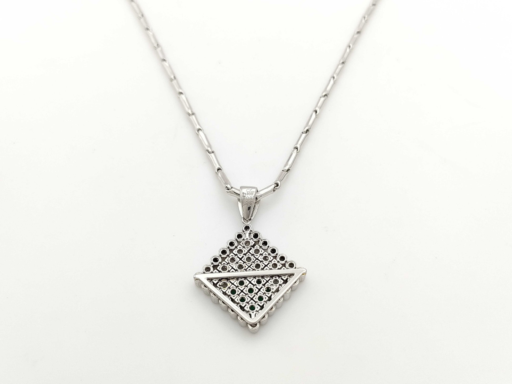 CRESCENT VERT Colored Stone 0.85ct D2.59ct PT900/750 18.6g Necklace 