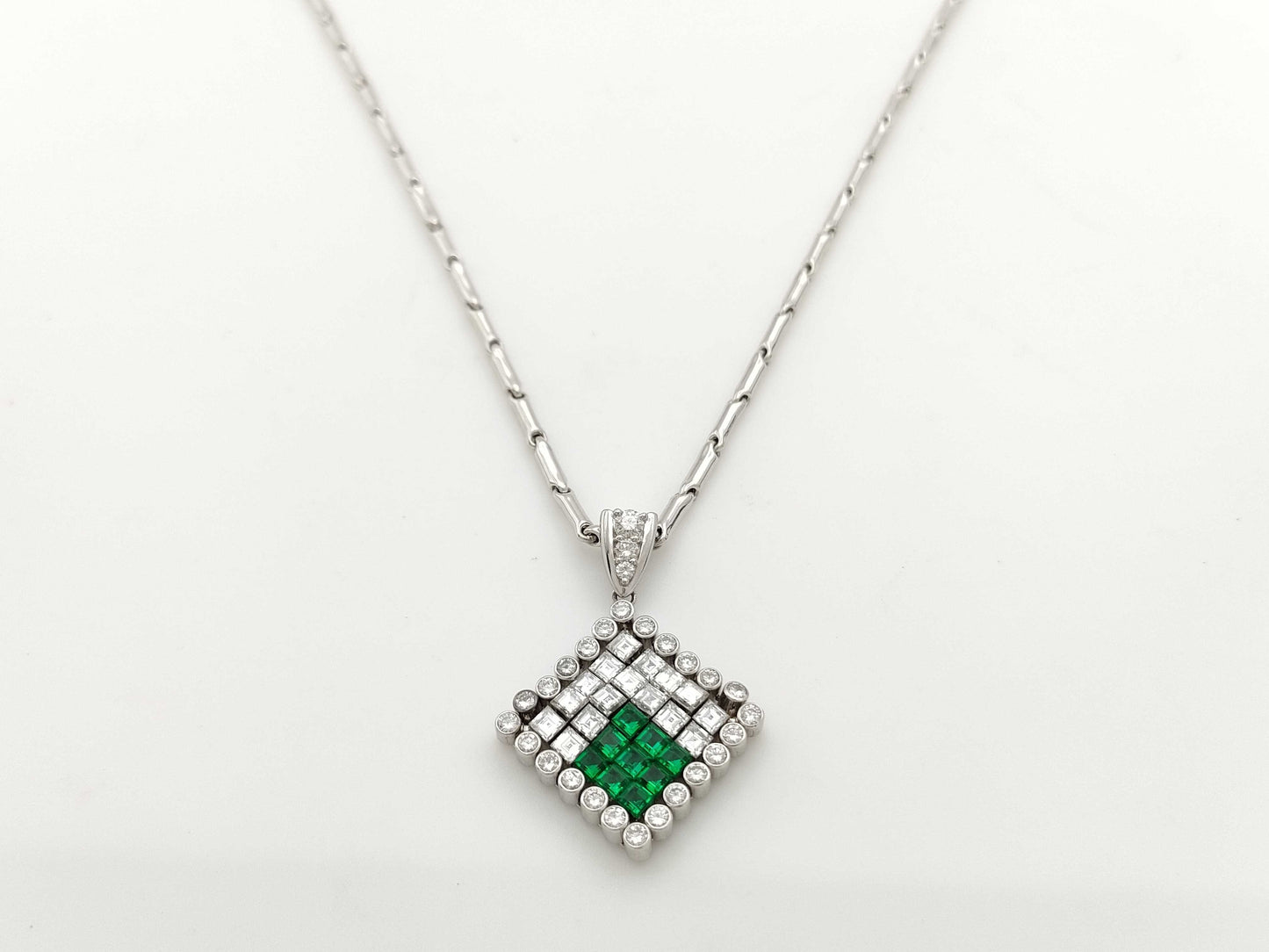 CRESCENT VERT Colored Stone 0.85ct D2.59ct PT900/750 18.6g Necklace 