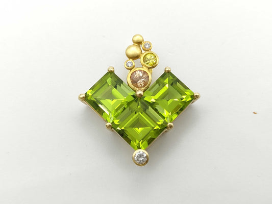PE8.78ct S0.43ct D0.08ct K18 6.9g Pendant Top 