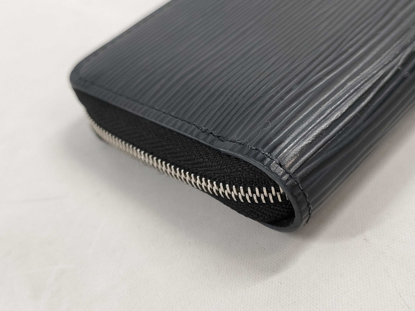 LOUIS VUITTON Epi Zippy Coin Purse Wallet