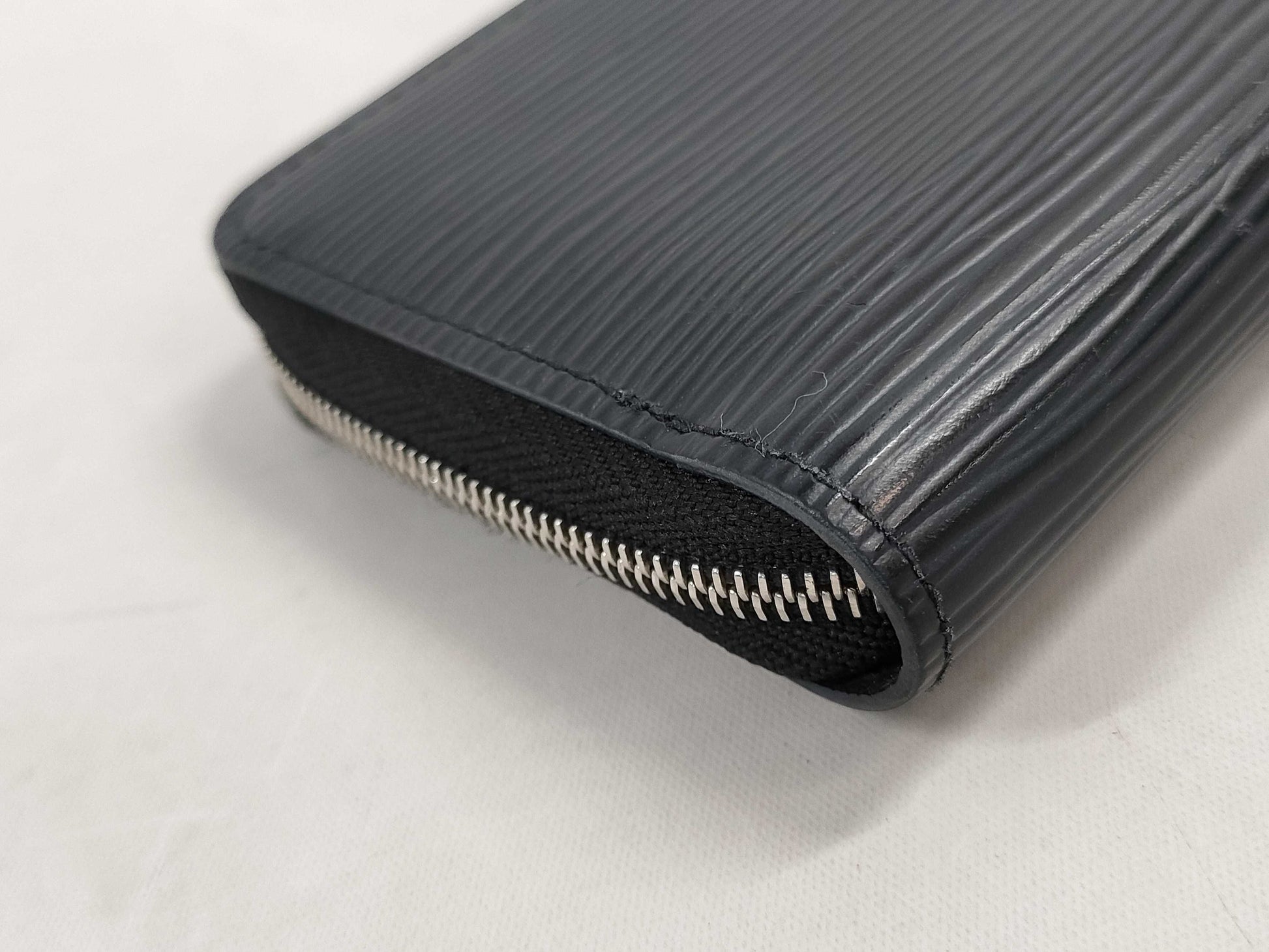 LOUIS VUITTON Epi Zippy Coin Purse Wallet