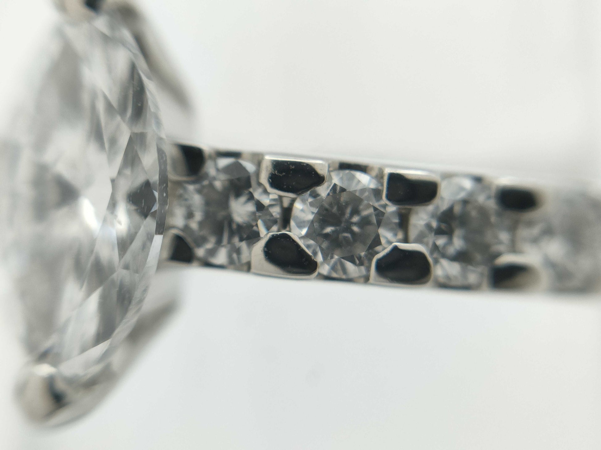 D0.557ct/0.36ct PT900 4.5g Ring 
