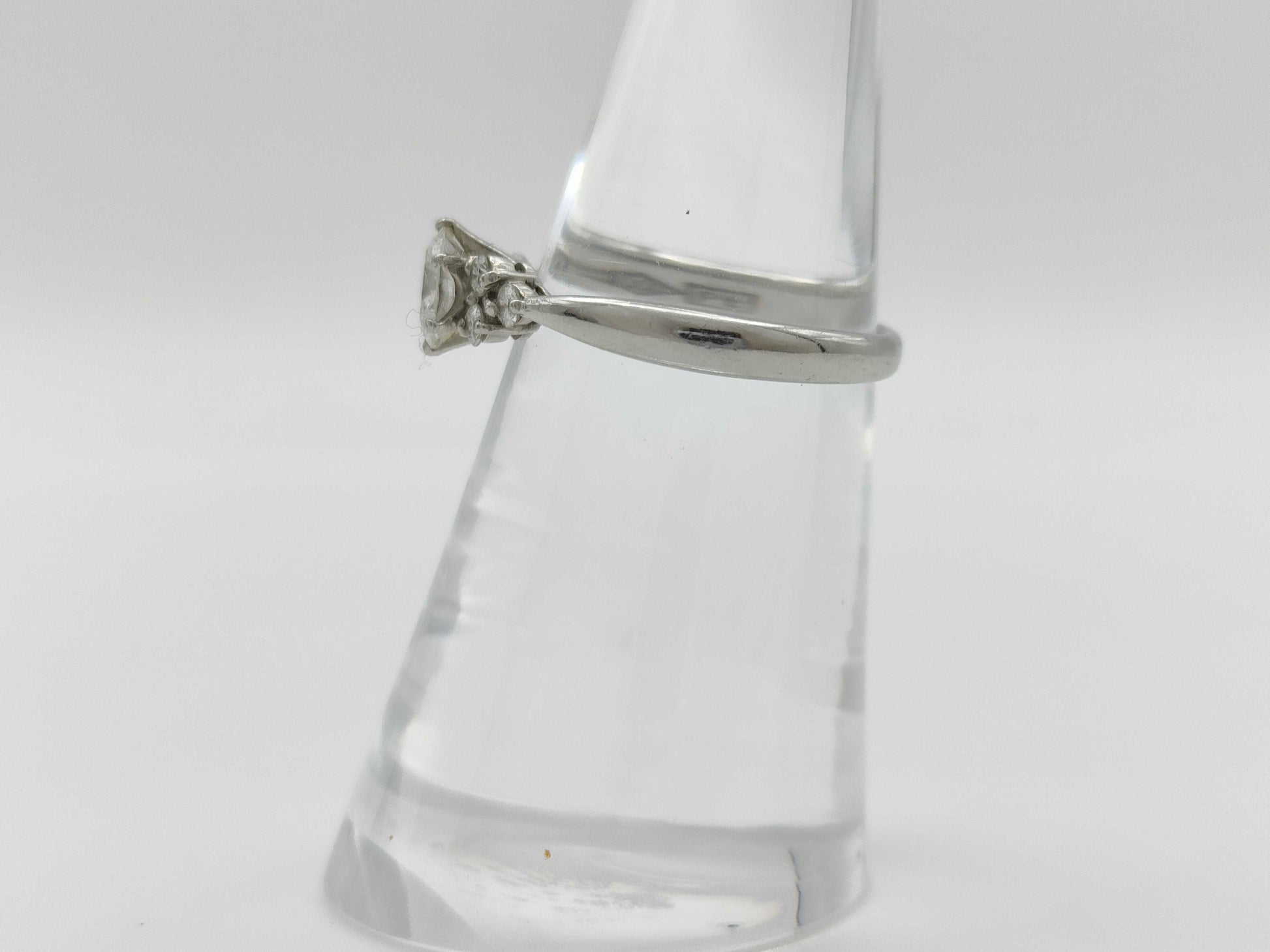 D0.557ct FD0.15ct PT1000 4.1g Ring 