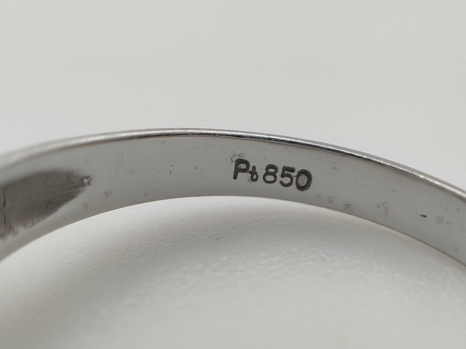 R0.25ct Diamond PT850 3.6g Ring 