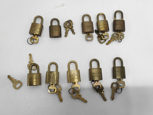 LOUIS VUITTON Louis Vuitton Key and Cadena Set x 10 Other Accessories