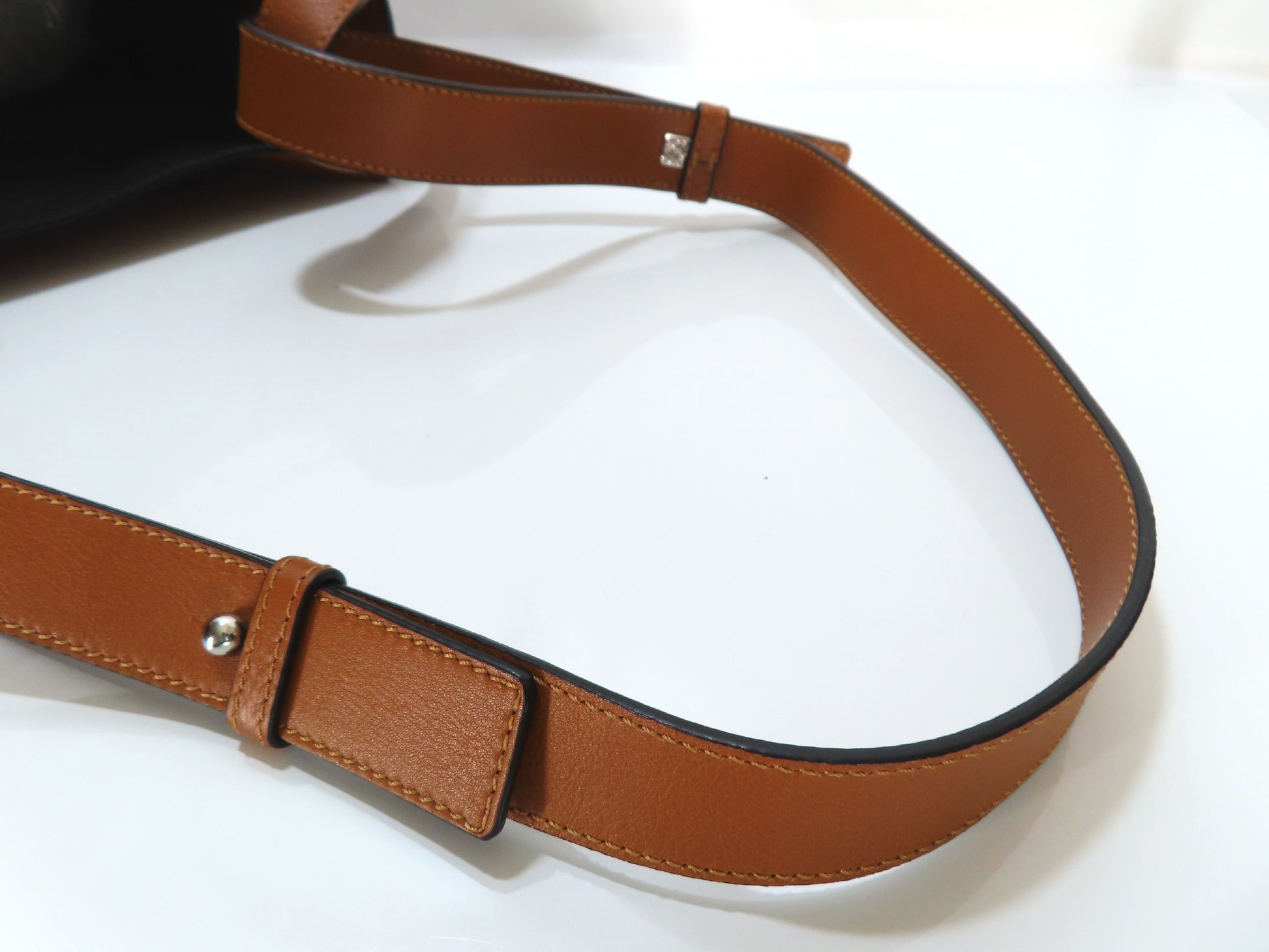 LOEWE Hammock Medium Tan 2-Way Handbag/Shoulder Bag