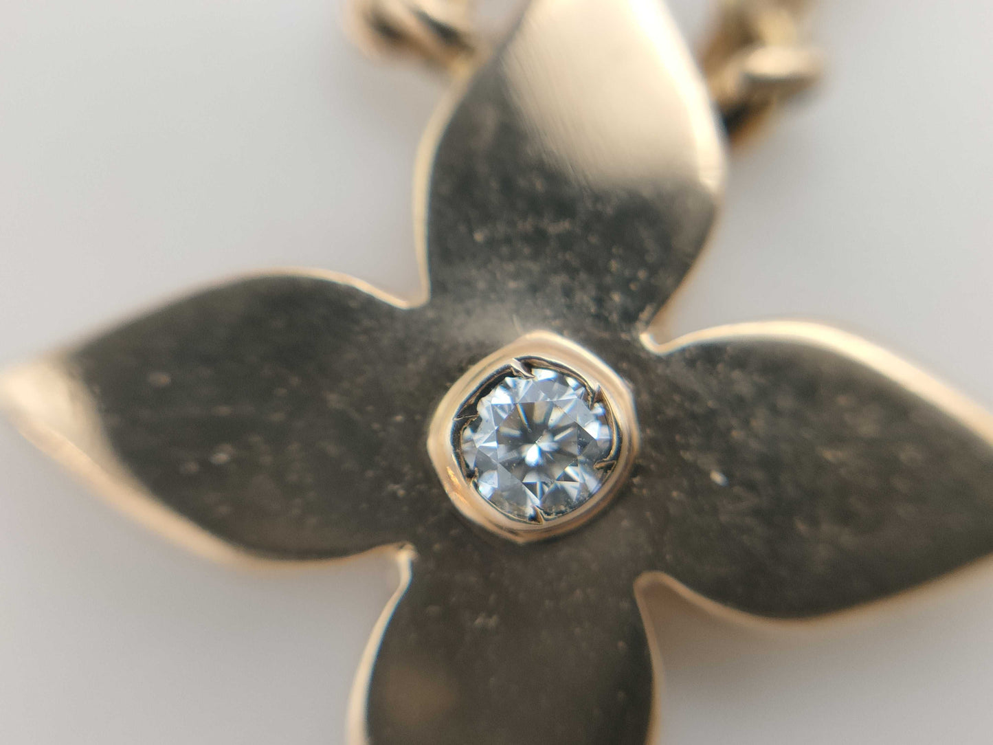 LOUIS VUITTON Blossom Nacre Shell Diamond PG Au750 12.3g Necklace