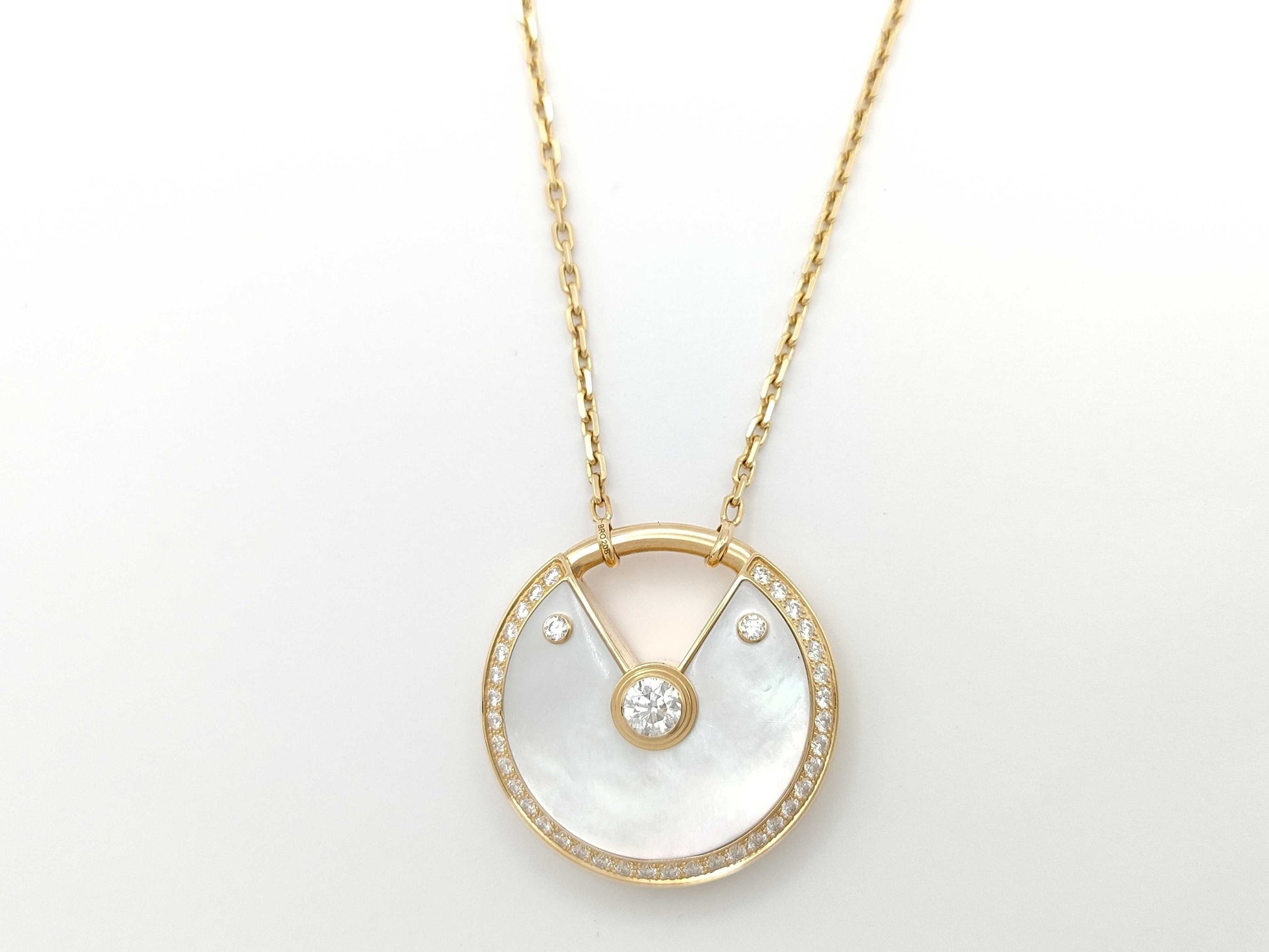 Cartier Amulet Shell Diamond YG Au750 27.4g Necklace 