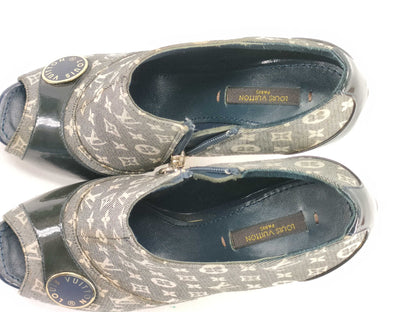 LOUIS VUITTON Monogram Mini Vuitton Sandals Monogram Sandals