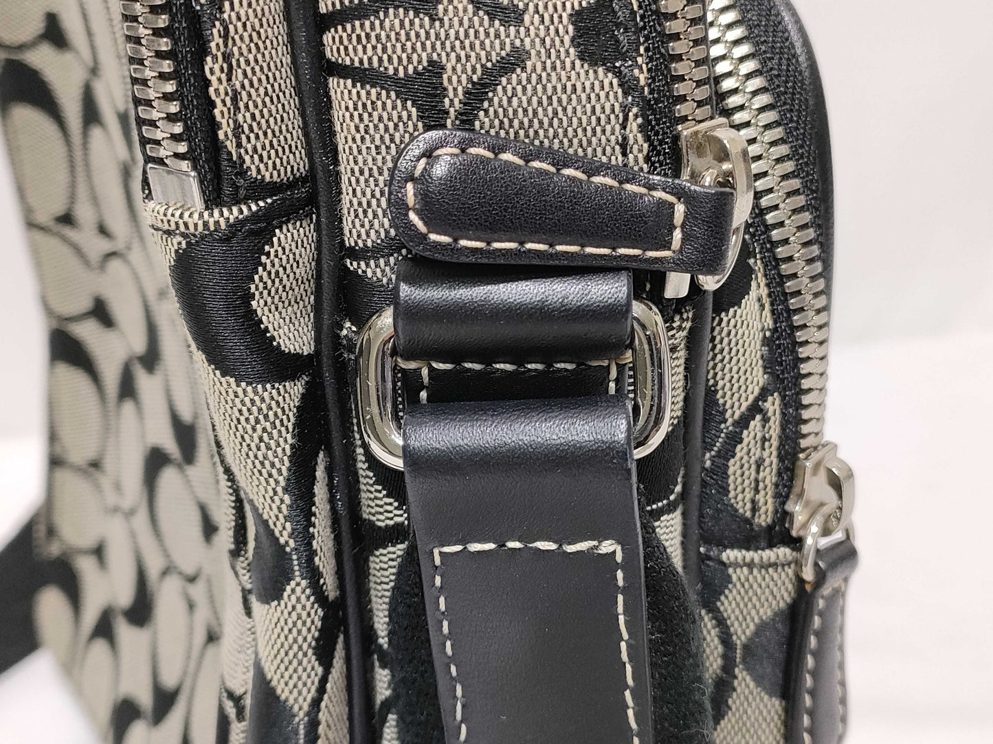 COACH 4-point summary handbag