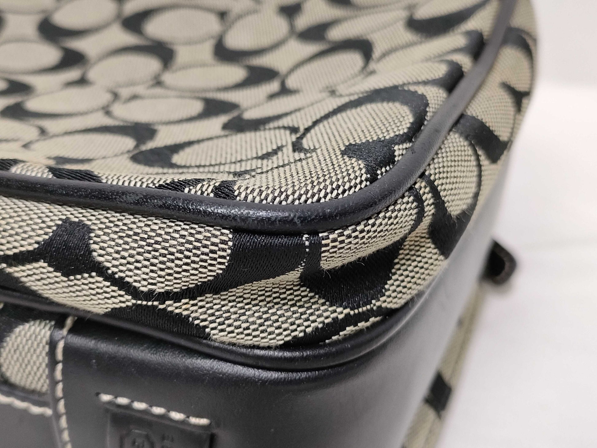 COACH 4-point summary handbag