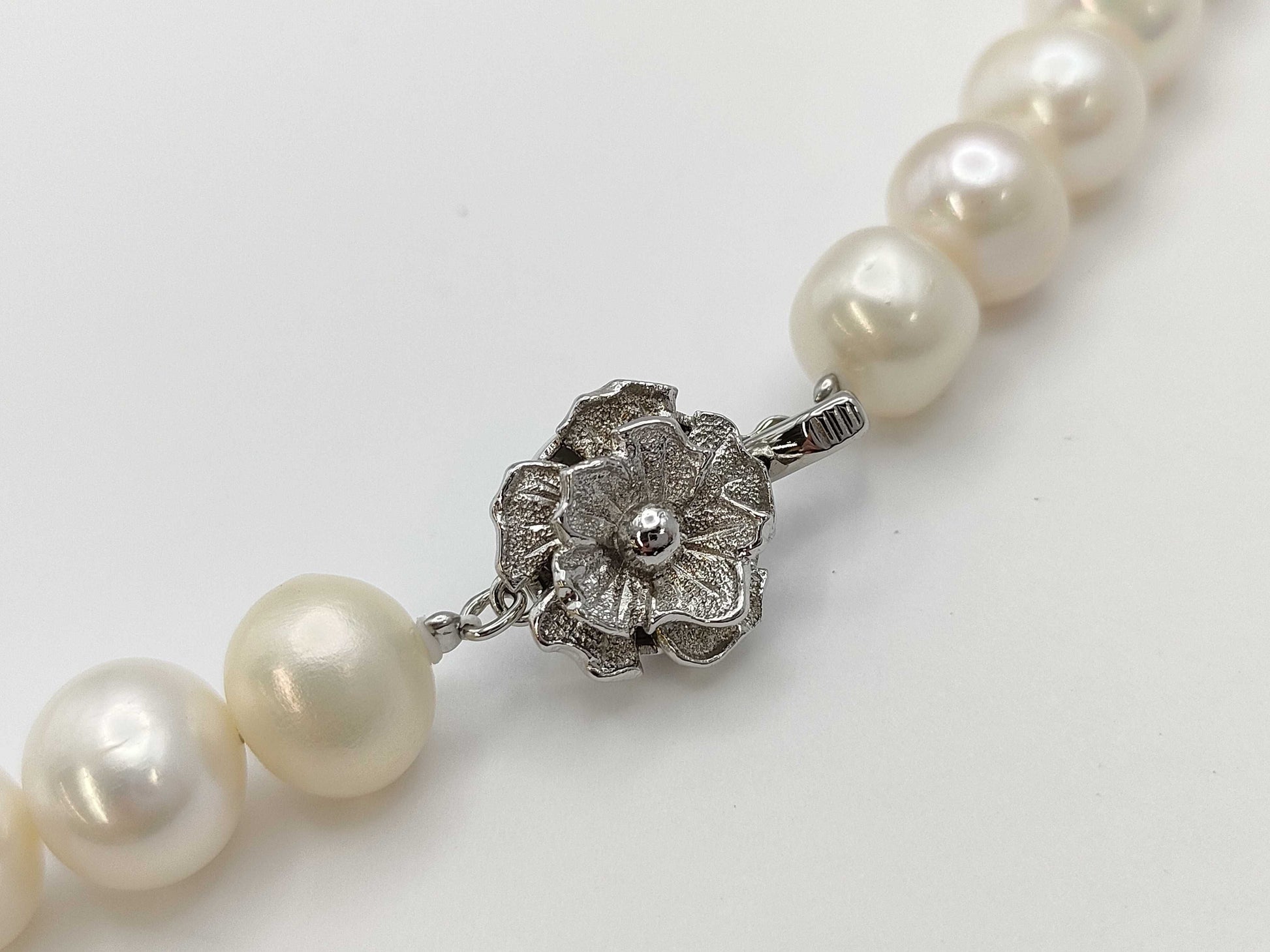 Semi-round pearl diameter approx. 9.2-11.2mm SV 67.2g/ Semi-round pearl diameter approx. 9.5-10.8mm METAL 4.7gNecklace 