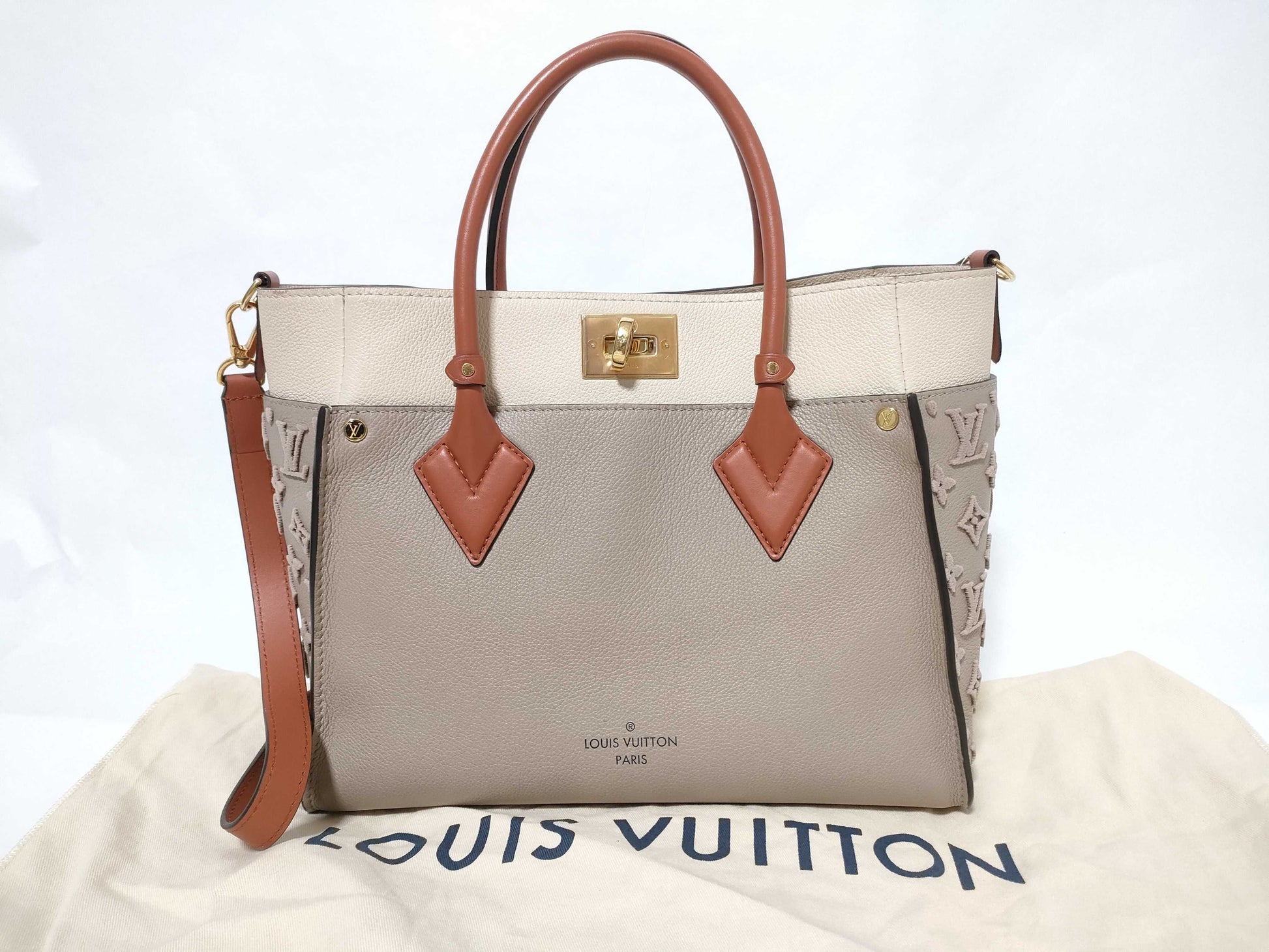 LOUIS VUITTON On My Side MM Handbag