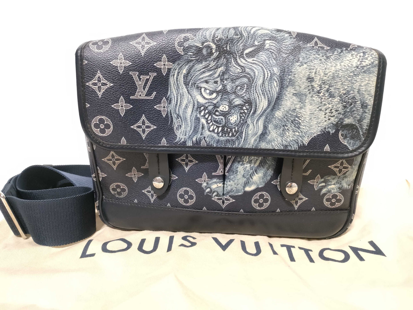 LOUIS VUITTON Savannah Messenger PM Shoulder Bag