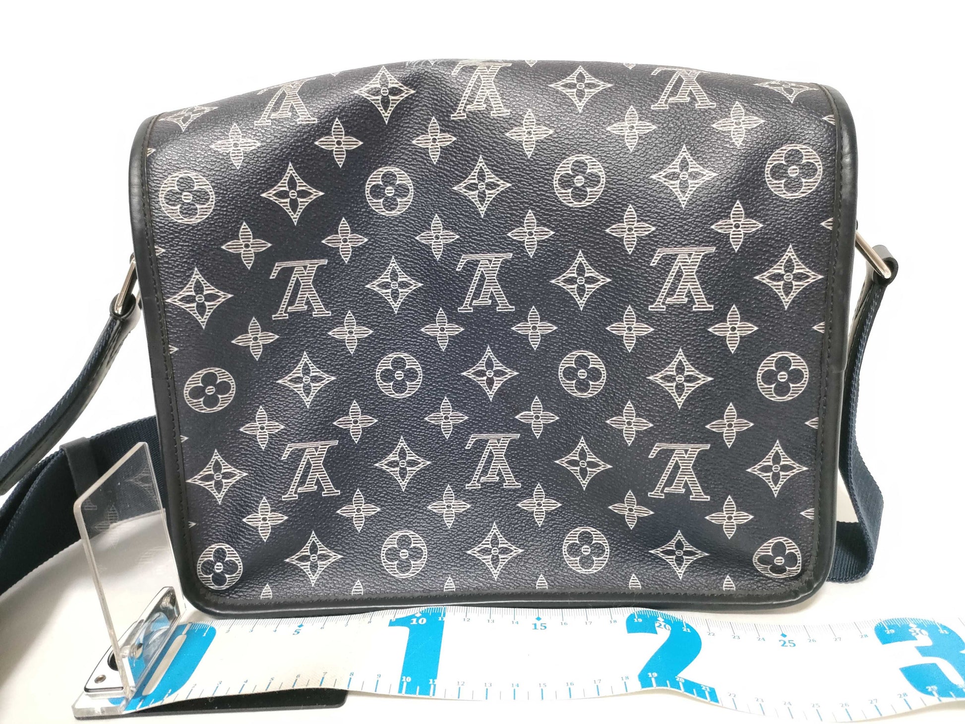 LOUIS VUITTON Savannah Messenger PM Shoulder Bag