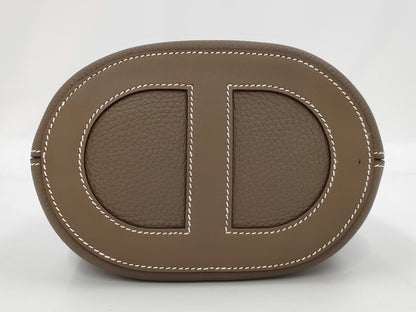 HERMES In the Loop 18 Taurillon Clemence K Stamped Etoupe Handbag