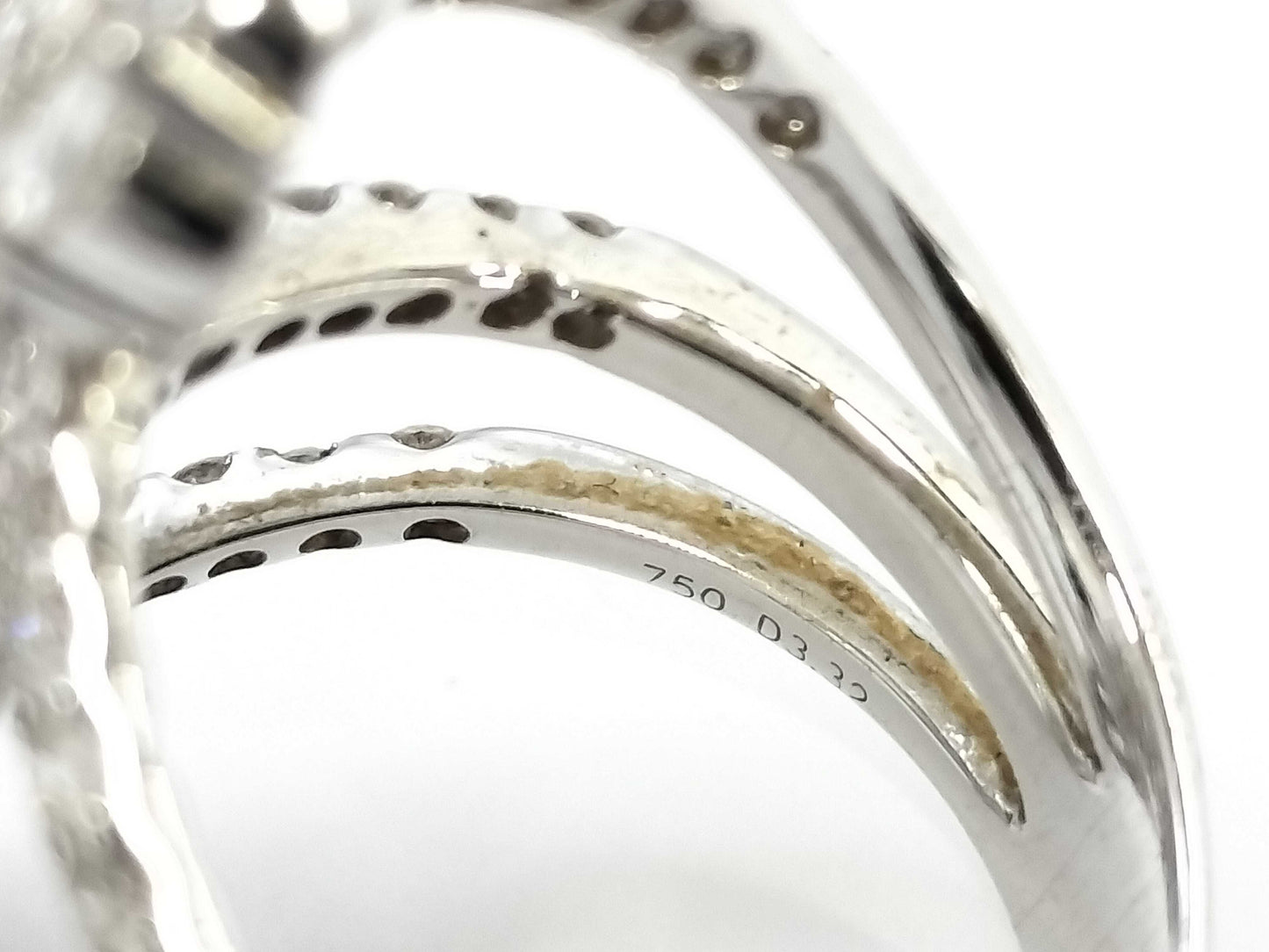 D3.32ct 750 9.7g Ring 