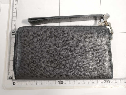 LOUIS VUITTON Taiga Zippy Dragonne Long Wallet with RFID