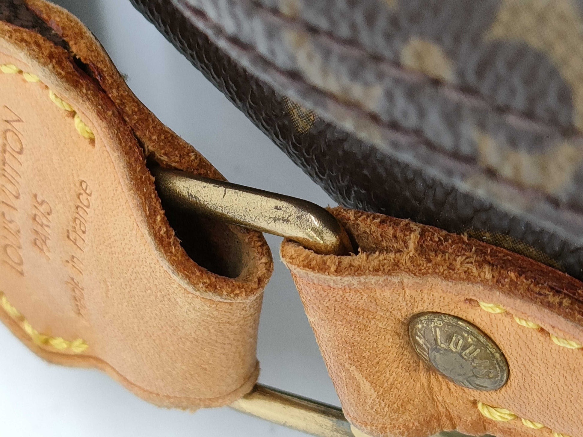 LOUIS VUITTON Louis Vuitton Reporter Shoulder Bag