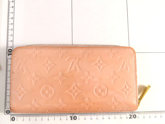 LOUIS VUITTON Vernis Zippy Wallet