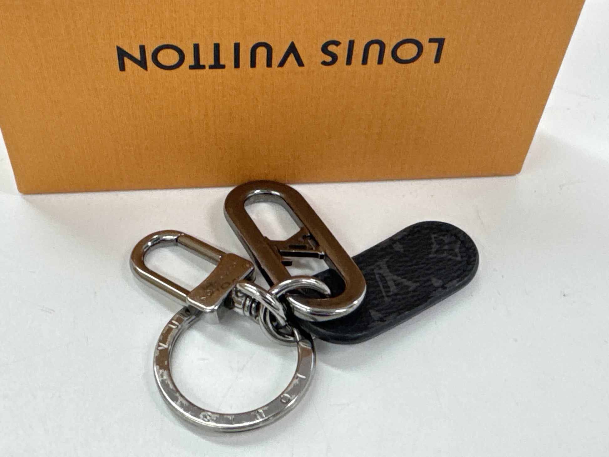 LOUIS VUITTON M00927 Porte-Clés LV Signature Chain Charm Key Ring Key Case/Key Holder
