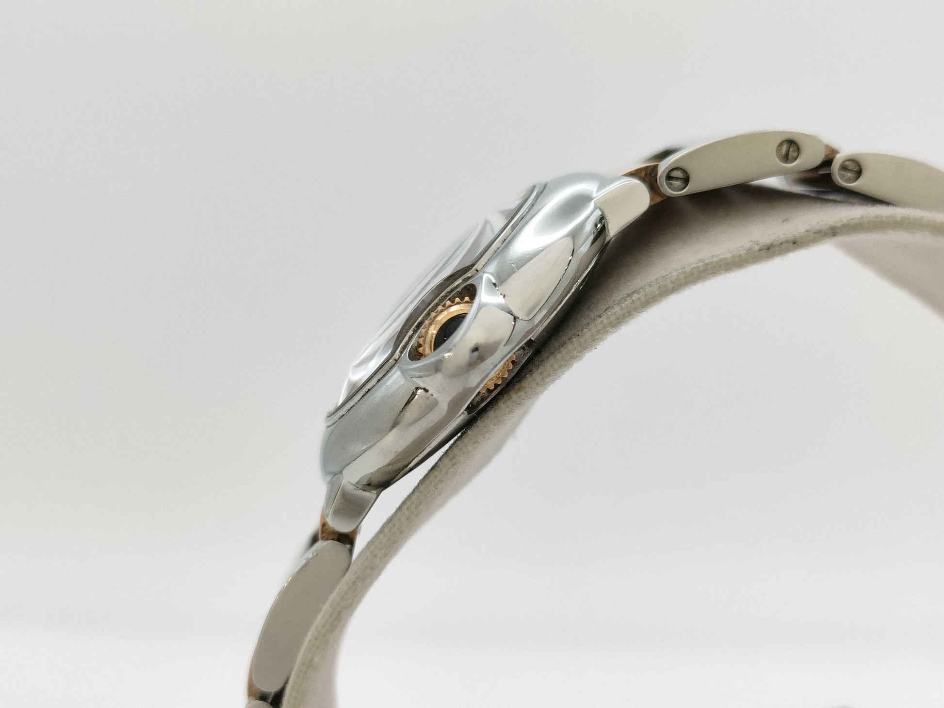 Cartier W6920034 3009428580SX Quartz Shell Dial Women's Watch