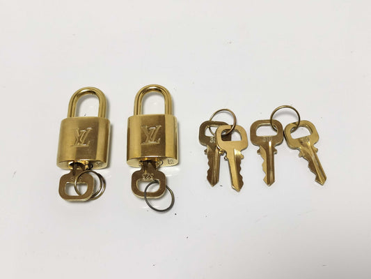 LOUIS VUITTON Paro Dog #308, #323, 2 sets of keys only x 2 Other accessories