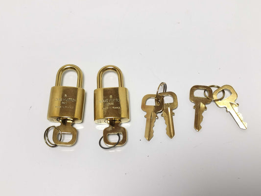 LOUIS VUITTON Paro Dog #308, #323, 2 sets of keys only x 2 Other accessories