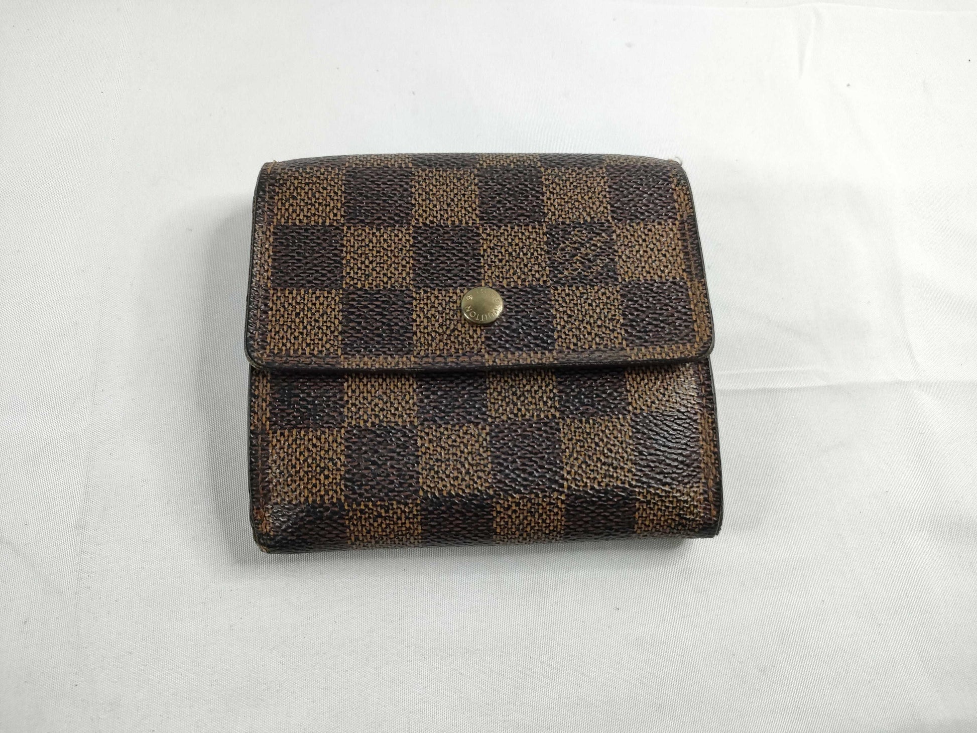 LOUIS VUITTON Damier Louis Vuitton Damier Compact Wallet